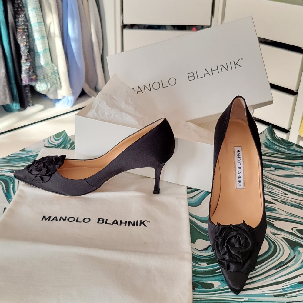NIB Chic Manolo Blahnik Fodera Rose heels!